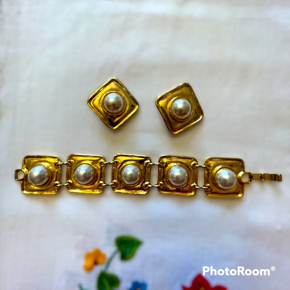 Park lane golden bracelet and earrings set